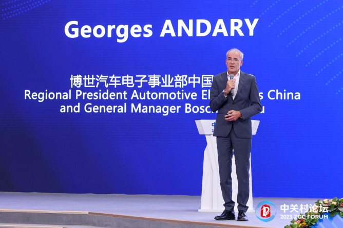 18.博世汽車電子事業(yè)部中國區(qū)總裁 Georges Andary做《Co<em></em>ntribution of Automotive Power Semico<em></em>nductors in Reducing Carbon Emissions》主題報告